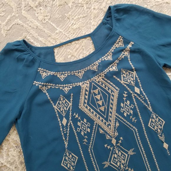Top, Blouse. Teal. Embroidered. Blu Pepper Brand. Size Small. - Picture 11 of 13